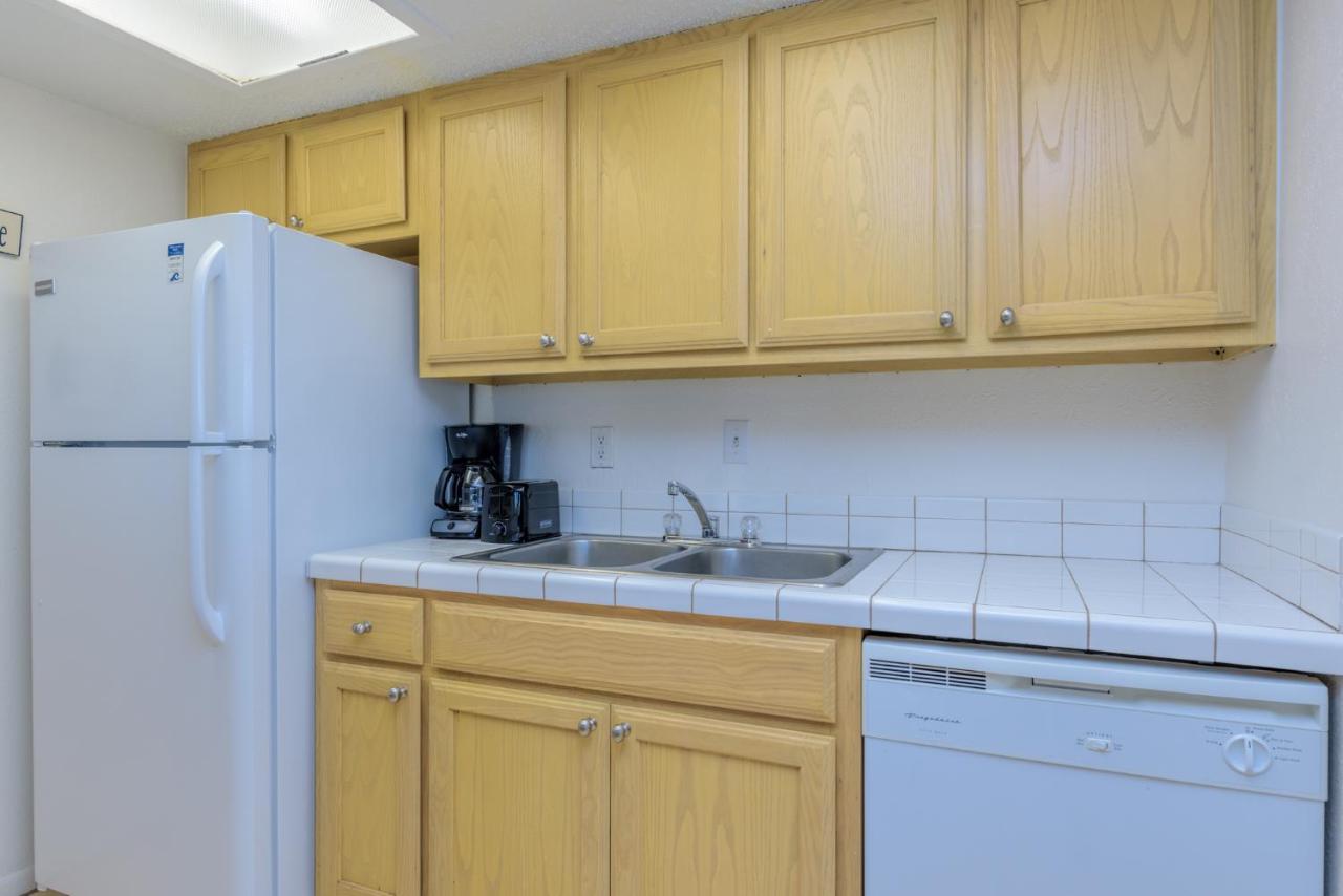 Tiki 202 Apartment Саут Падре Алънд Екстериор снимка